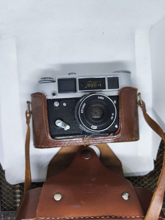 Фотоапарат ФЕД-4 (FED-4) с оригинален кожен калъф – ретро колекционерски