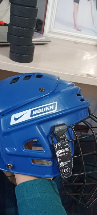 Подам хоккейный шлем bauer FM2500M
