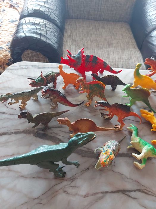 Детски играчки - колекция от динозаври!
