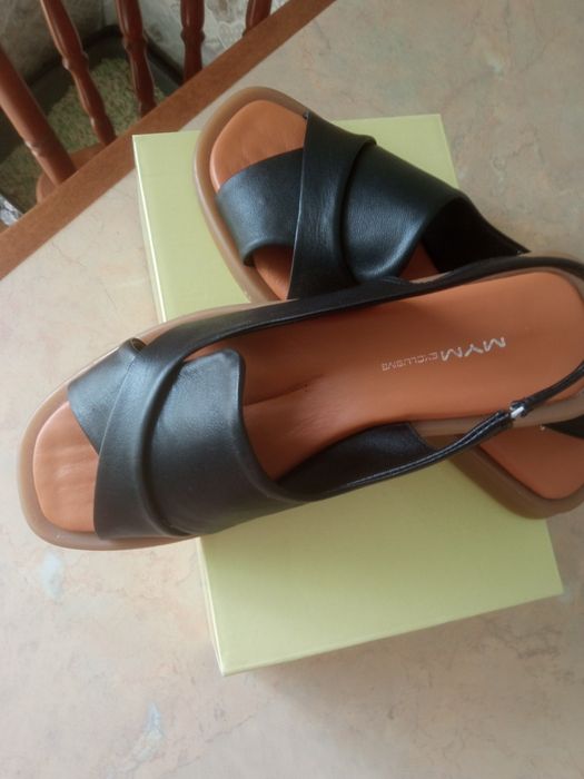 Продам босоножки