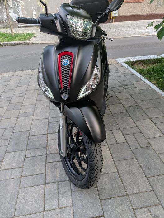 Scuter Piaggio Medley 125S + topcase, husa, incuietoare