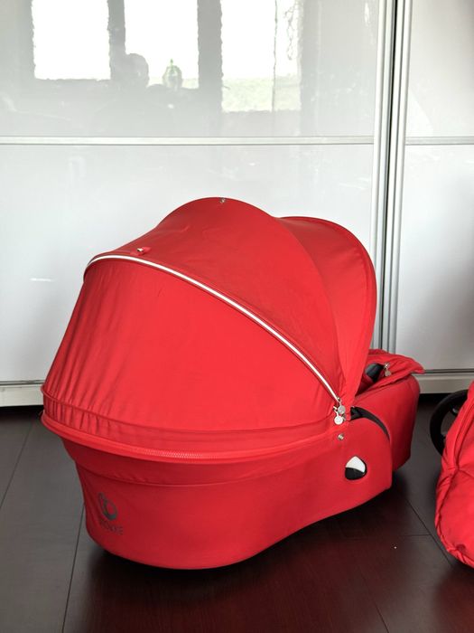 Cărucior Stokke V6 2 în 1 – Roșu (landou + parte sport)