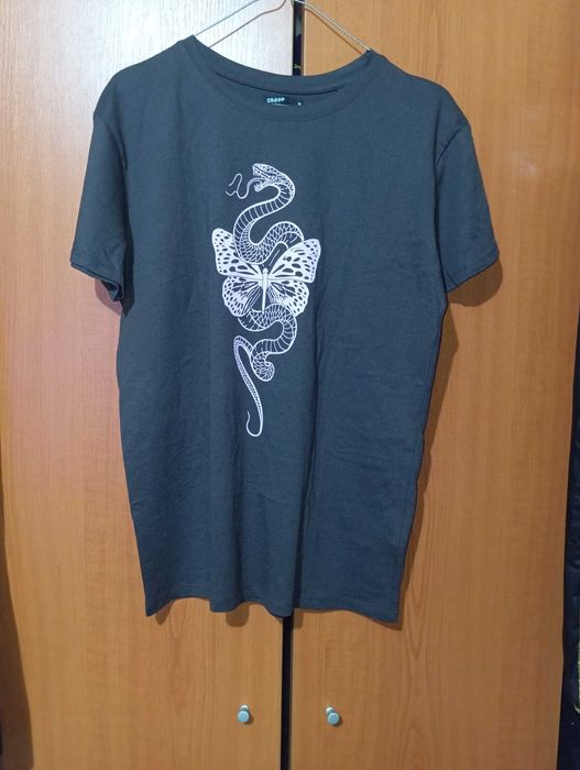 Tricou NOU Cropp , bbc ,maro cu imprimeu sarpe&fluture, M, cu eticheta