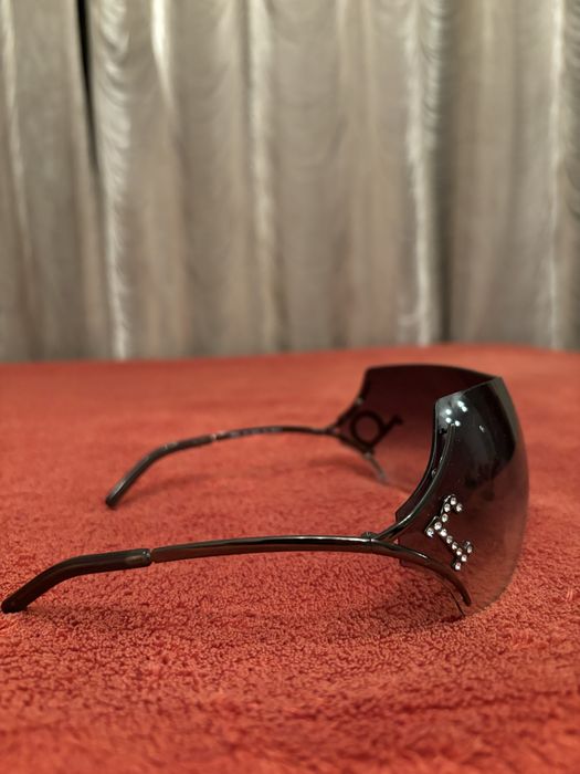 Оригинални слънчеви очила/маска с лого от камъни Пако Рабан!