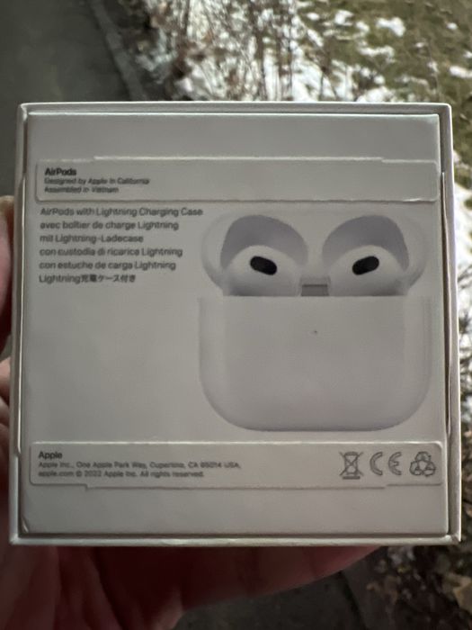 Продам наушники airpods 3