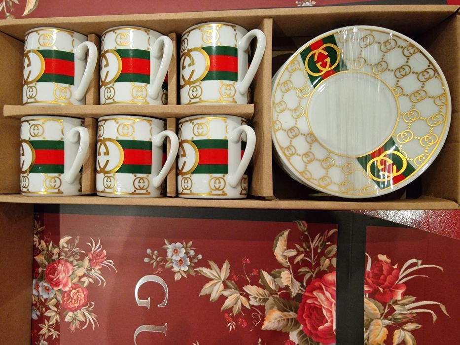 Set cadou 12 piese( 6 farfurii+6 cescute),cutie,saculet