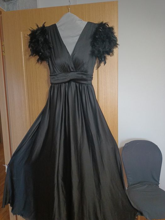 Rochie de ocazie lungă , din mătase neagră.