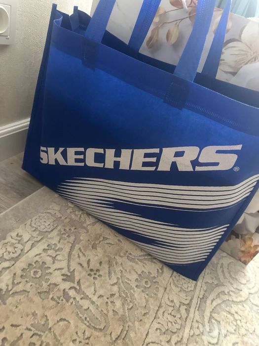 Продам оригинальные кроссовки Женские кроссовки Skechers новые