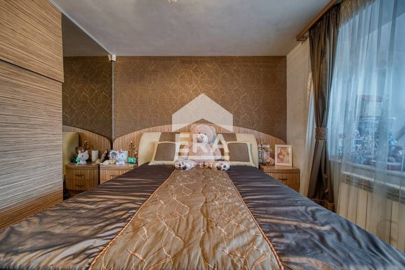 Продава се Тристаен апартамент в Варна, Възраждане 1 - 123 кв.м за 991 €/кв.м - Снимка #8
