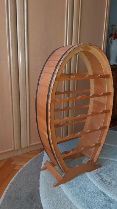 Vand suport de lemn pentru sticle de vin