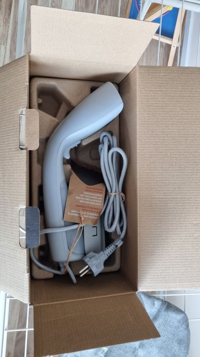 Уред за гладене с пара AEG