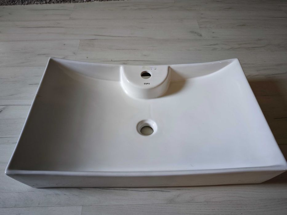 Мивка за баня с размери 68 х 42 х 12 см.