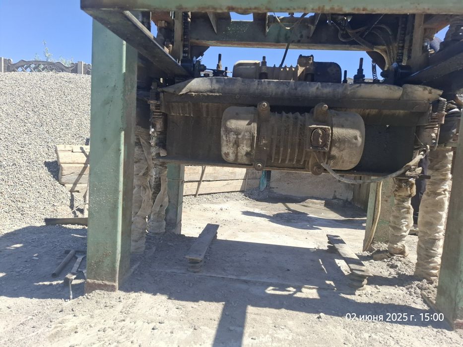 Shlakablok gisht stanok sotiladi