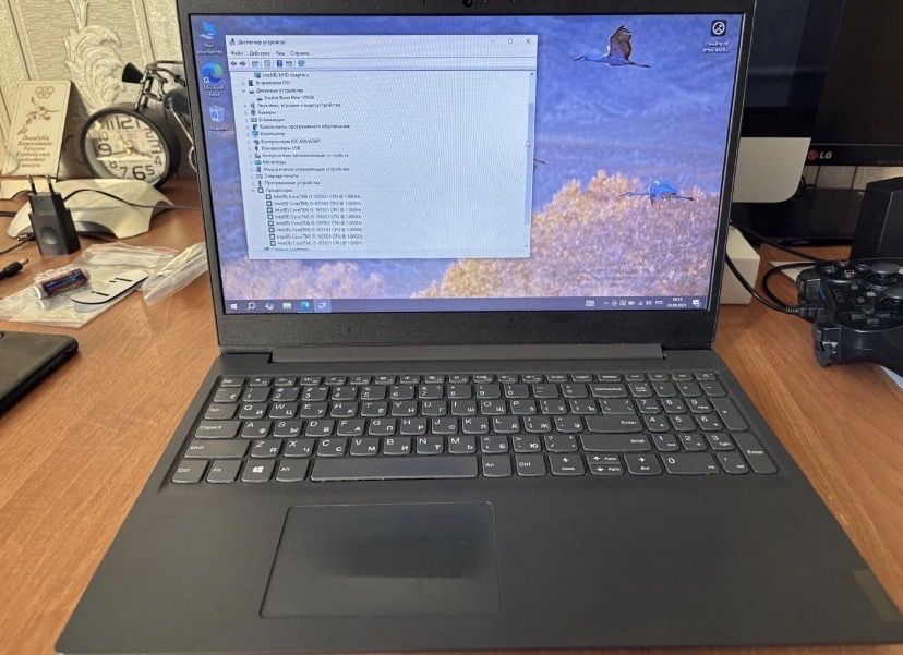 Lenovo i5/uhd/8gb/ssd120