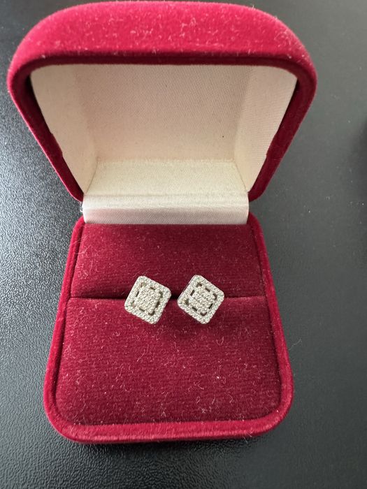 Серьги пусеты золотые с бриллиантами