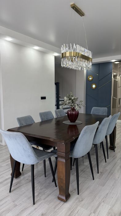 Продам стол и 8 стульев