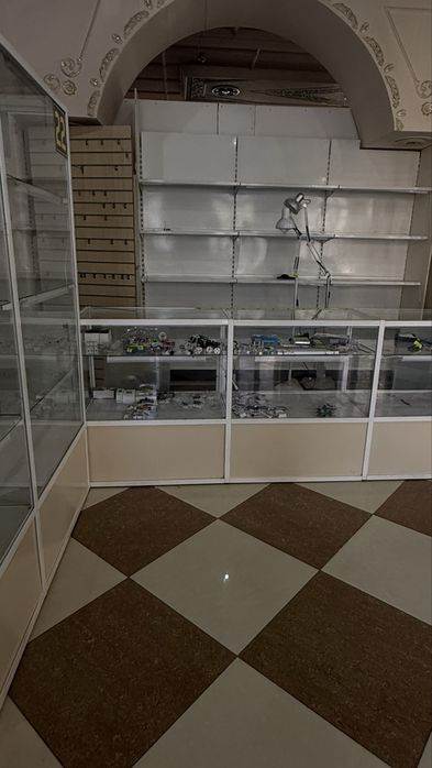 Продам витрины б/у в хорошем состоянии