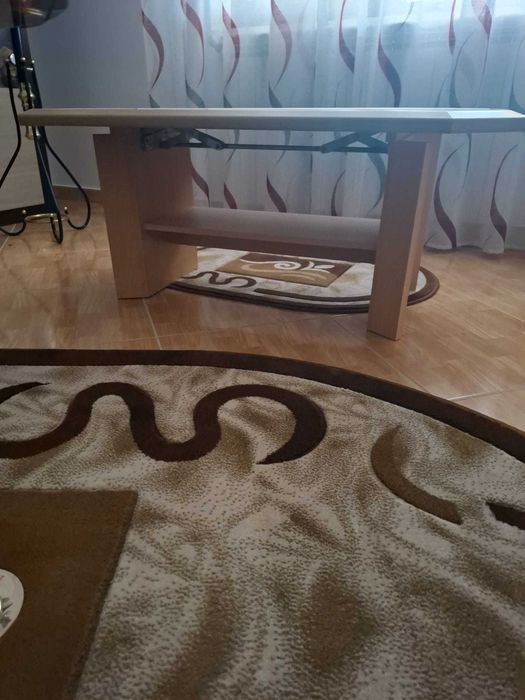 vand masuta salon adusa din Germania în stare buna