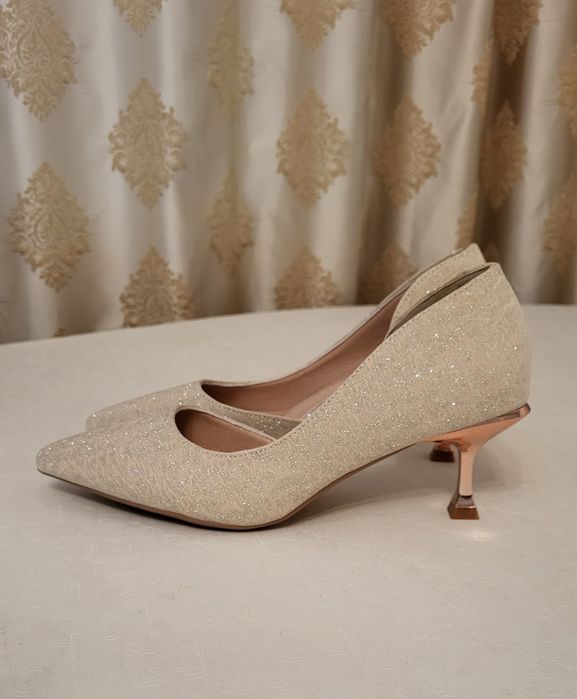 Туфли бежевые новые