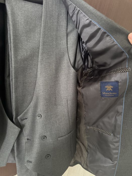 Серый костюм почти новый
