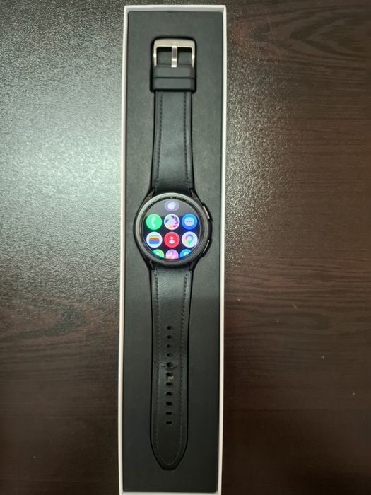 Samsung Galaxy Watch 6 Classic 43 mm + 4 верижки + 3 протектора + безел