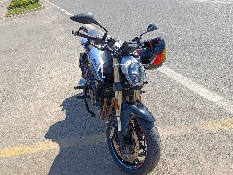 Мотоцикл Qjmotor srk 600 street