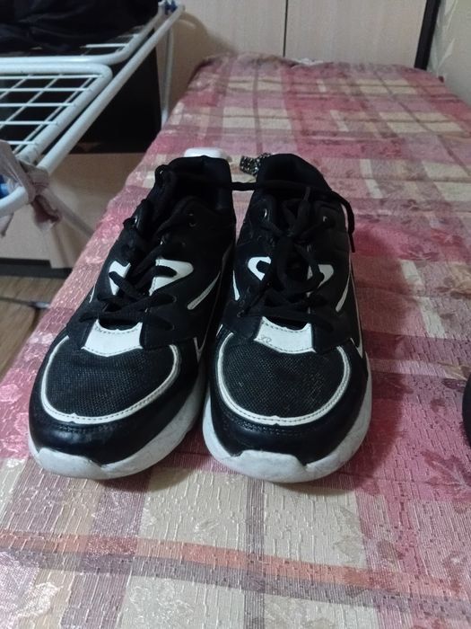 Продам обувь куртку телефон