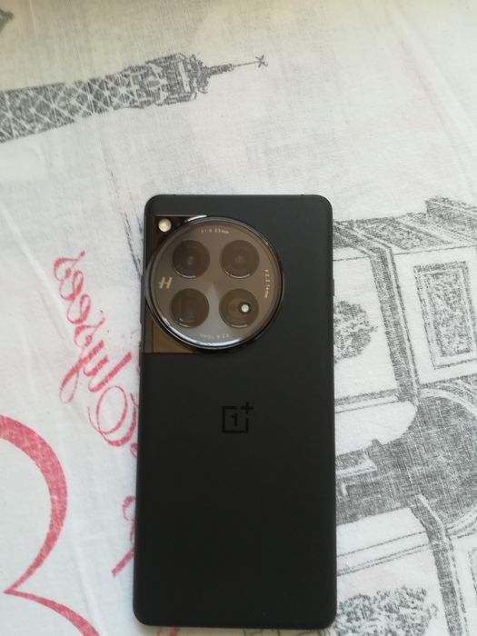 OnePlus 12 в хорошем состоянии