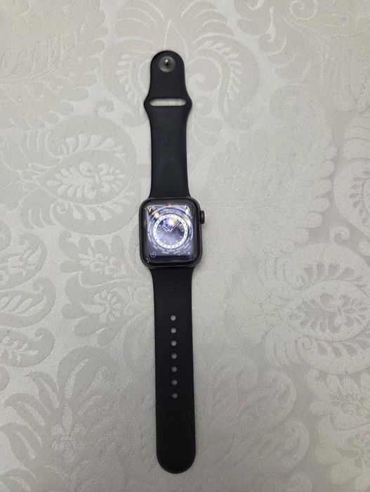 iPhone 13 с apple watch SE