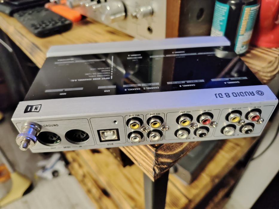 Native Instruments Audio 8 DJ