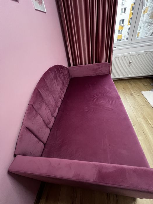 Canapea extensibila roz noua