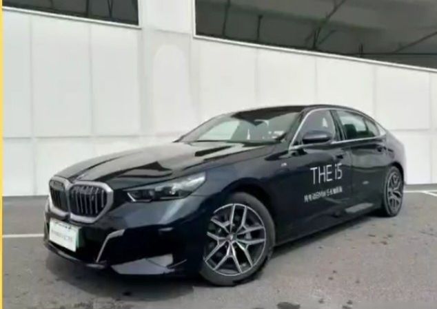 BMW i5 eDrive 40L M sport 713km