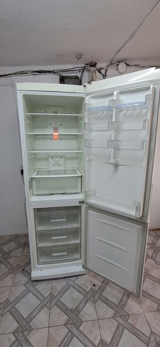 Продам холодильник Lg no frost 2 м.