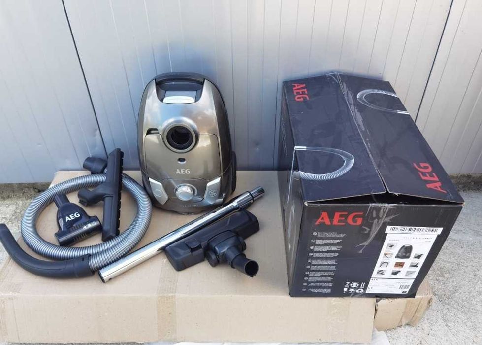 Aspirator AEG VX4-1-GM-T cu sac