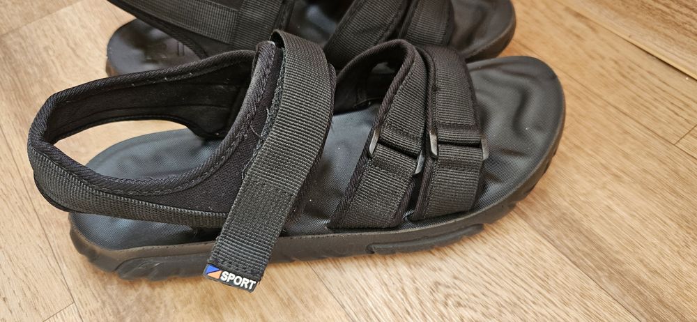 Продам сандали подростковые