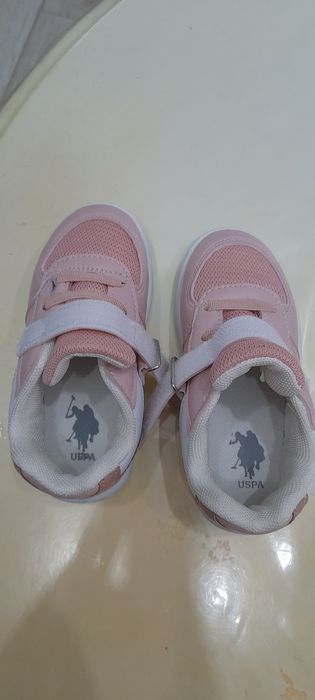 Продаются новые кроссовки для девочки ..