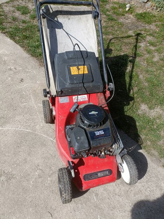 Mașina de tuns iarba / gazon