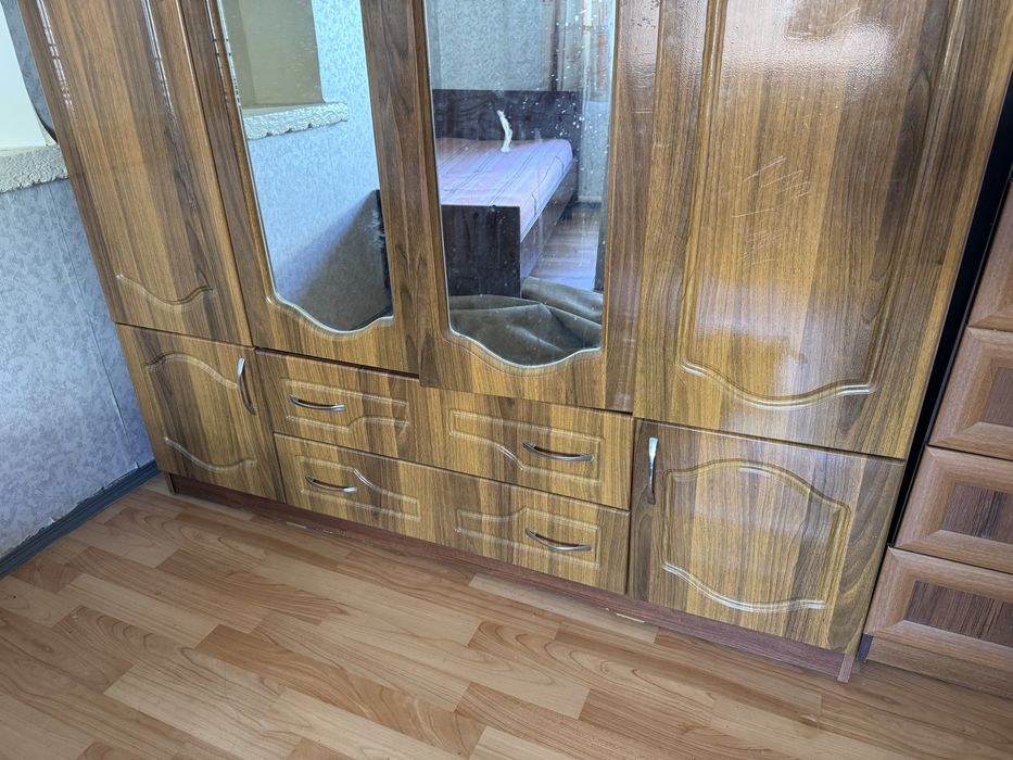 Шкаф б\у в хорошем стостоянии!