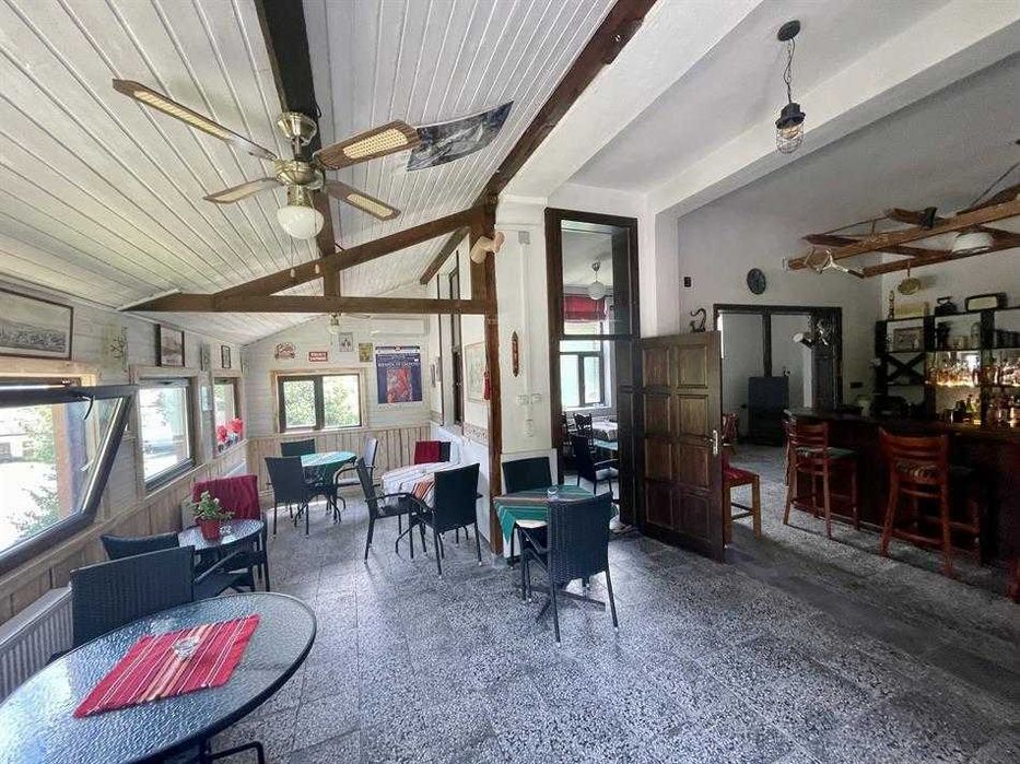 Продава се : Къща с разработен бизнес