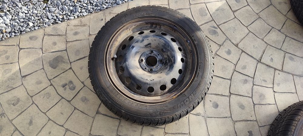 Set jante tablă R16 cu anvelope de iarnă cu protecție jantă