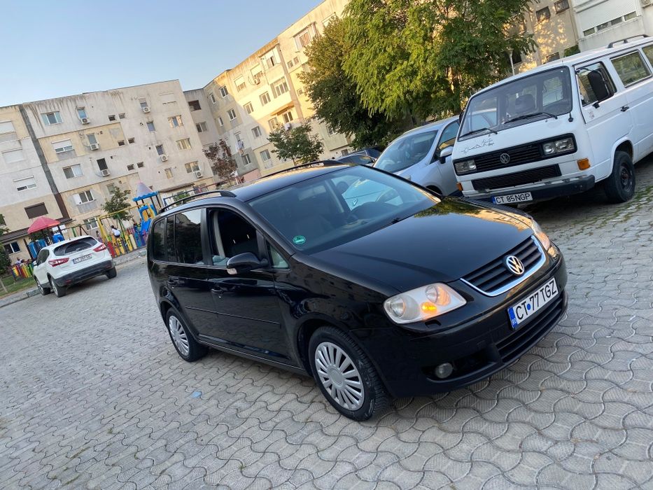 Vând vw Touran 1.6 benzina stare foarte bună