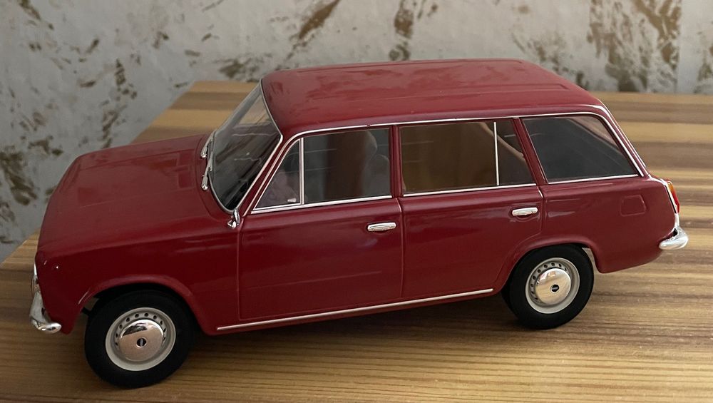 FIAT 124 Mащаб 1:18 Triple 9 Метал