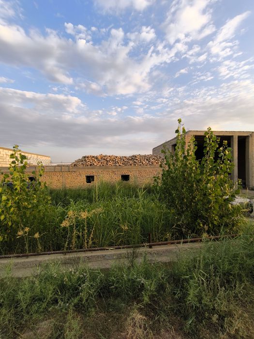 Qurilishi Tugallanmagan bino sotiladi 18 sotiq