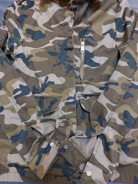 Камуфляжная джинсовая куртка Pull & Bear