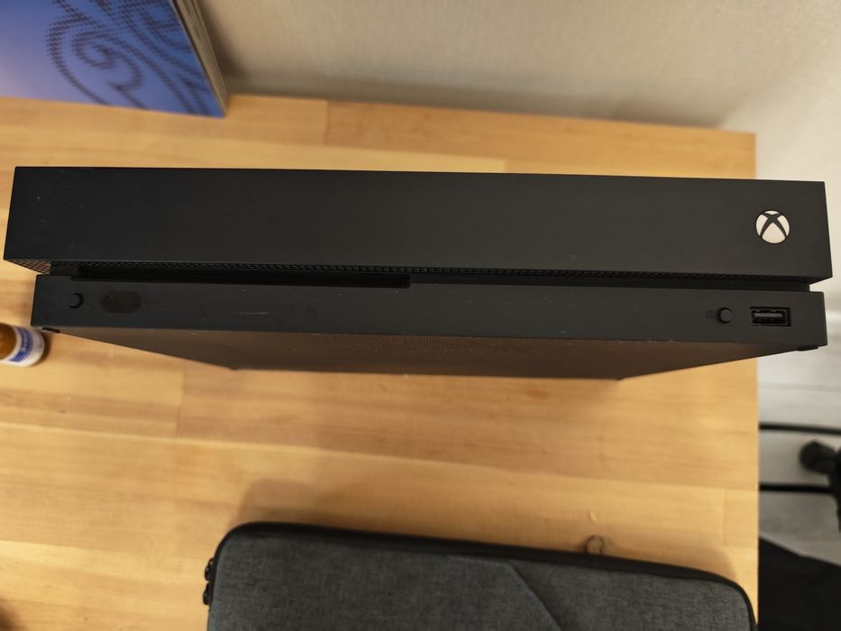 Продам Xbox One X