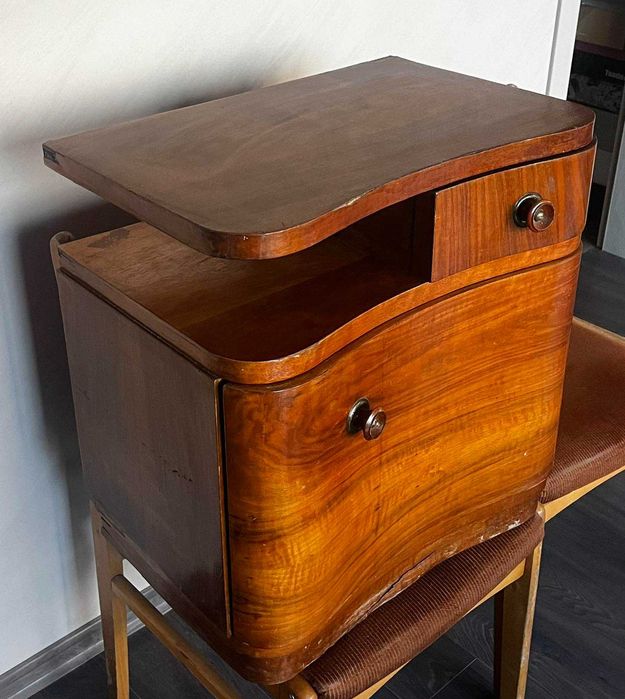 Ретро шкафче от естествено дърво