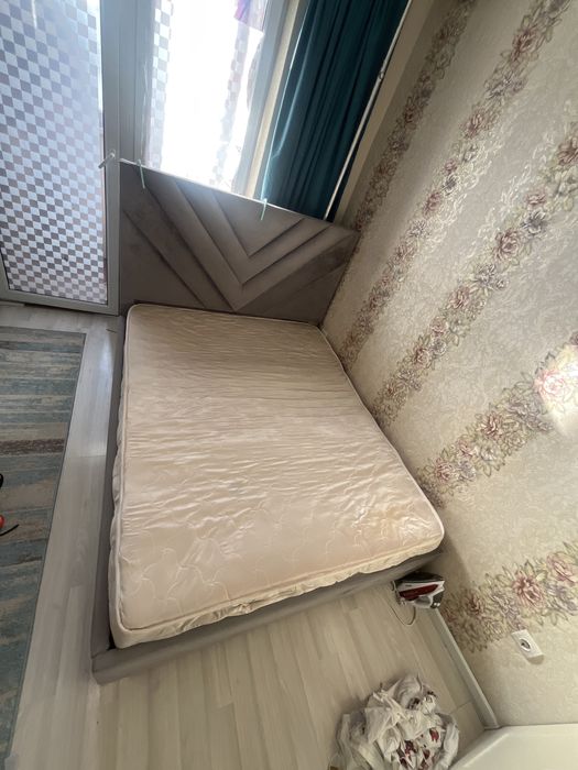 Двух спальный кровать