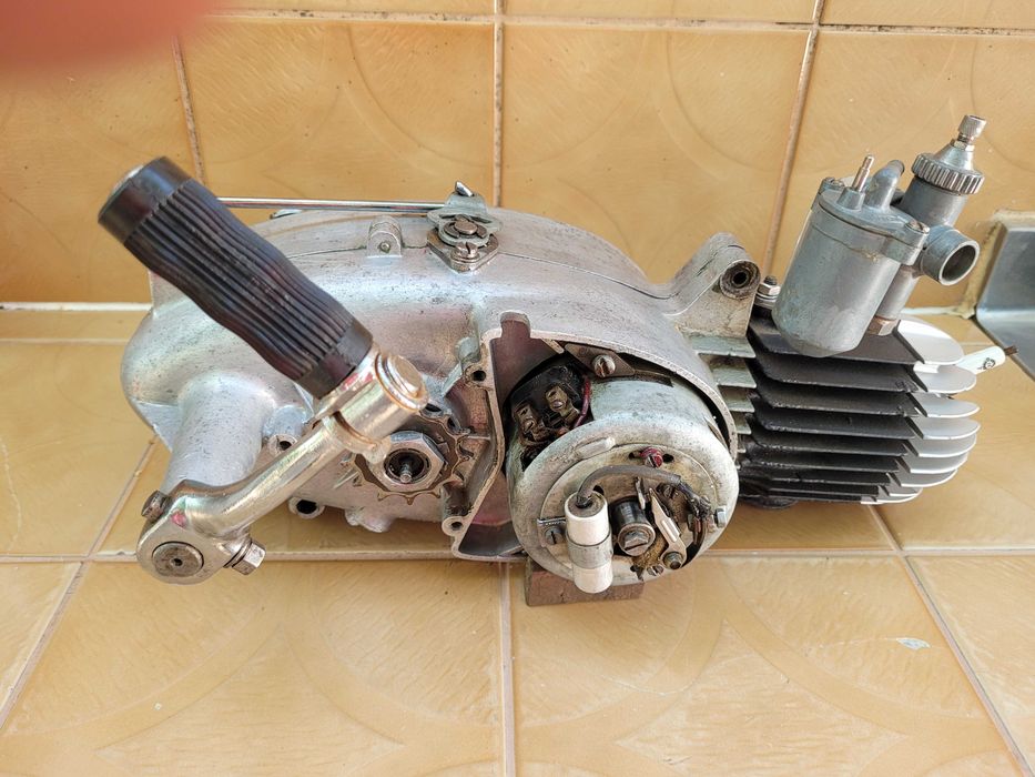 Излишни за мен двигател и части за Ява 50 , 175 и 250куб.см.