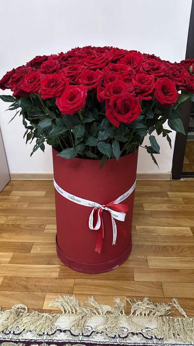 Цветы в корзине розы