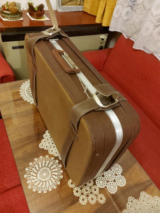 Куфари 2бр. големи 2бр. малки.